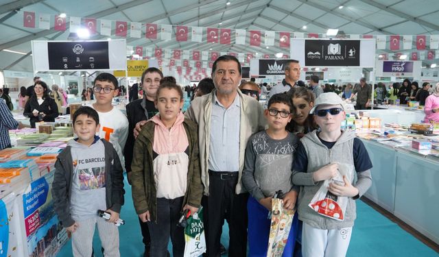 Kahramanmaraş Büyükşehir Belediyesi engelli bireylerin kitap fuarına erişimini kolaylaştırdı