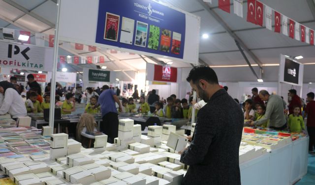 Kahramanmaraş Personel Eğitim Merkezi Kursiyerlerinden Kitap Fuarı Ziyareti