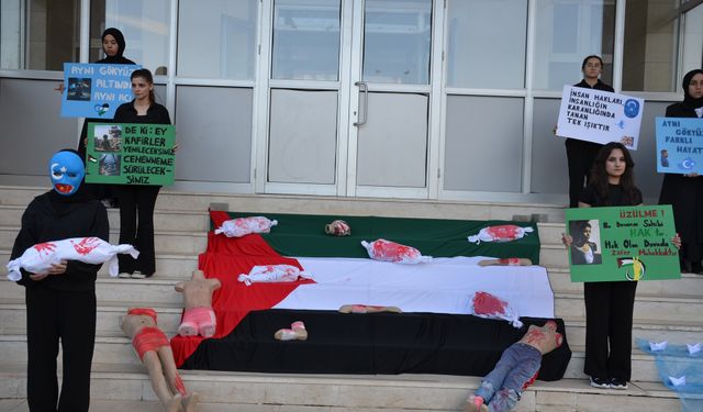 Öğrencilerden Anlamlı Duruş: “Zulme Sessiz Kalmak İnsanlığa İhanettir”