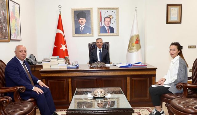 Vali Ünlüer, İstiklal Üniversitesi Rektörlüğünü Kabul Etti