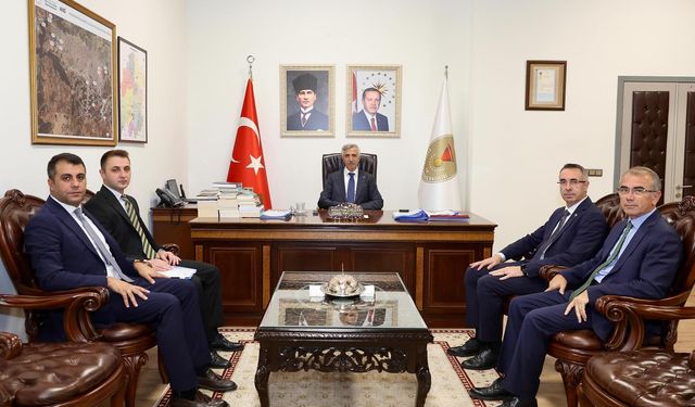 Vali Ünlüer, Makamında Ziyaretçilerini Ağırladı
