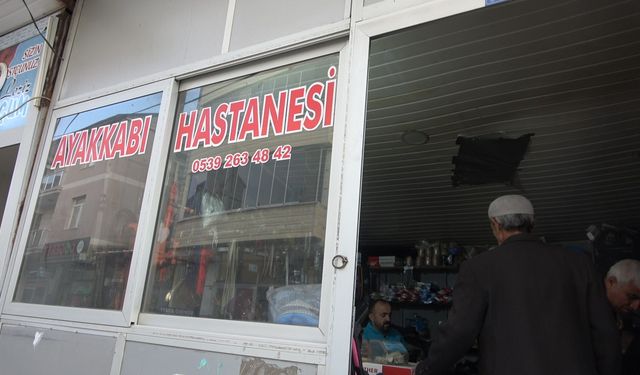 15 yıldır ayakkabı tamir ederek ailesini geçindiriyor