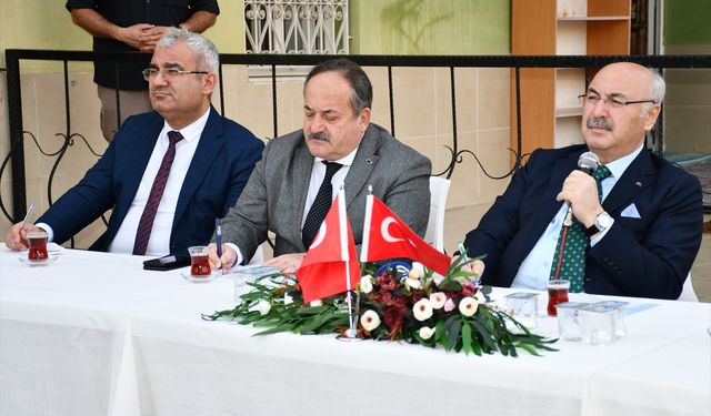 Adana Valisi Yavuz Selim Köşger, vatandaşlarla bir araya geldi