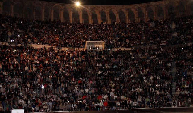 'Anadolu Ateşi' Aspendos'ta izleyiciyle buluştu
