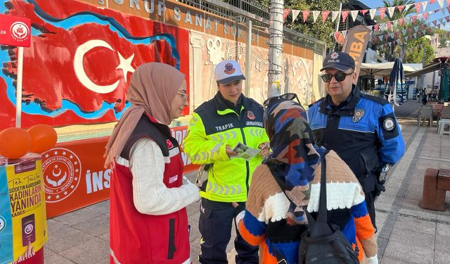 Anamur'da kadına yönelik şiddete karşı broşür dağıtıldı