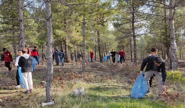 Ankara'da sınıfı bir günlüğüne ormana taşıdılar