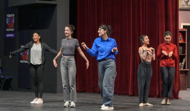 Antalya DOB, 'Dino Ormanı' müzikal çocuk oyununun prömiyerini yapacak