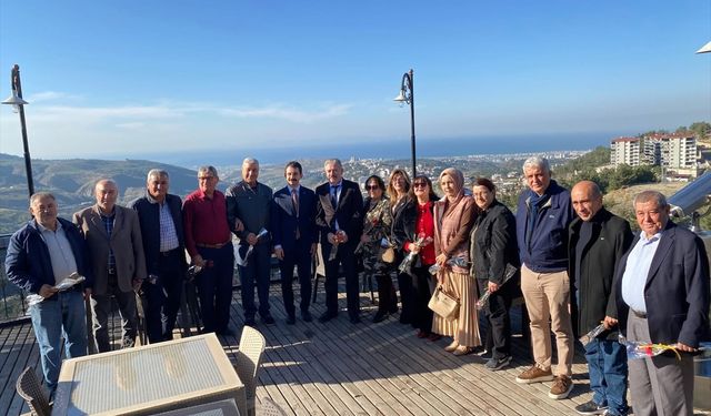Belen Kaymakamı Onur Şan, emekli öğretmenlerle bir araya geldi