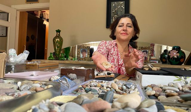 Emekli mühendis sahilden topladığı çakıl taşlarını sanat eserine dönüştürüyor