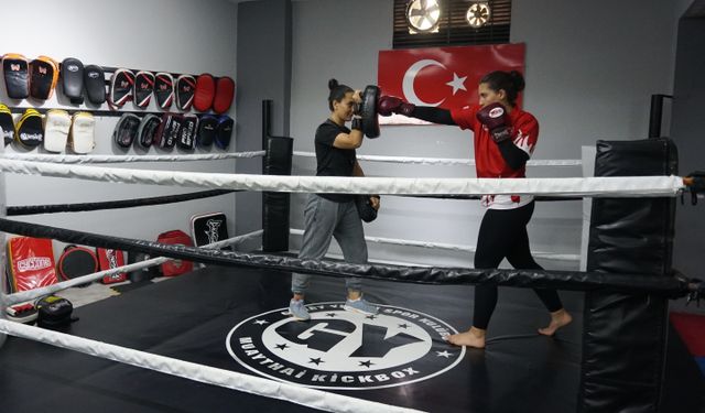 Genç kick boksçu Yağmur, Avrupa'daki başarısını büyükler kategorisine taşımayı hedefliyor