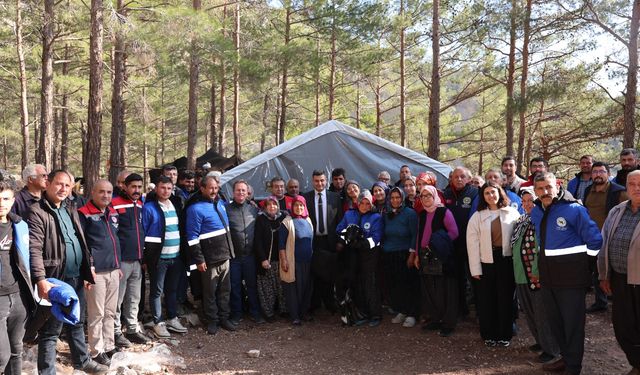 Gülnar ilçesinde Sarıkeçili Yörükleri'ne mont hediye edildi