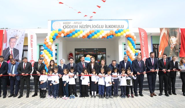 Hatay'da depremde hasar aldığı için yıkılan ilkokulun yeni binası hizmete girdi