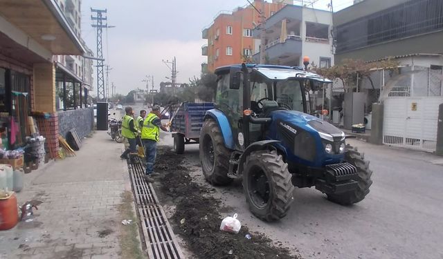 Hatay'da mazgal ve tahliye kanalları atıklardan arındırıldı