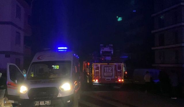 Hatay'da yangın çıkan binada 2 kişi öldü, 14 kişi dumandan etkilendi