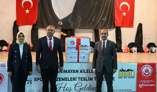 Kadirli'de okullara spor malzemeleri dağıtıldı