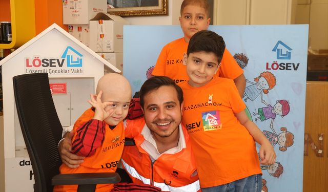 Lösemiyi yenen genç, başka hastaların mücadelesine destek oluyor