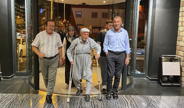 Mersinli Adil Canıtez 100. yaşını çocukları ve torunlarıyla kutladı