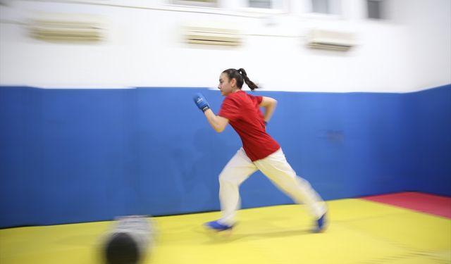 Milli karateci Semra, babası ve dedesinin hayallerini gerçekleştirmeye odaklandı