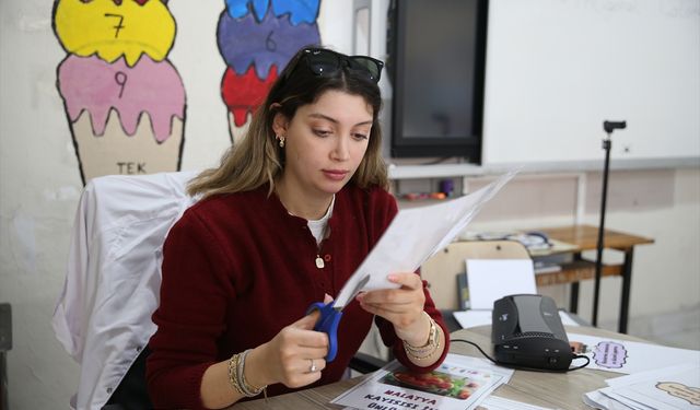 Tutku öğretmen görev yaptığı 17 öğrencili okulu azmiyle güzelleştirdi