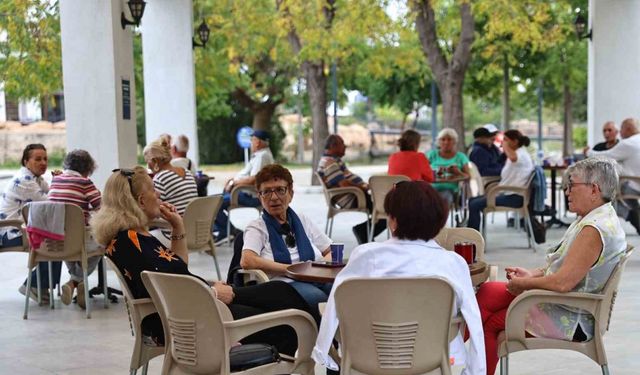 Antalya’da emekli kahveleri ilgi görüyor