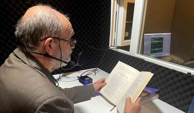 Muratpaşa’da yazar ve şairler gönüllü okuyucu oldu