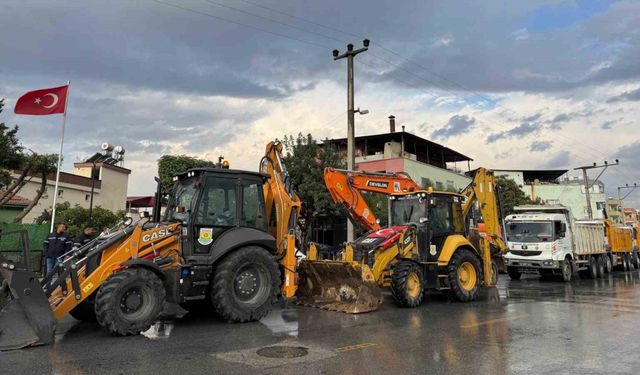 Tarsus’ta gece boyunca yağış mesaisi