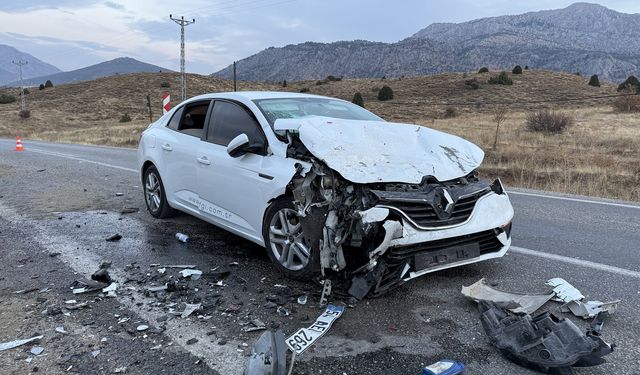 İki Otomobilin Çarpıştığı Kazada 4 Kişi Yaralandı