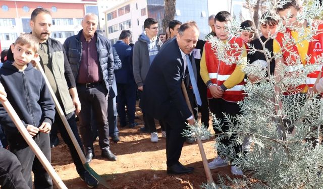 Kahramanmaraş İmam Hatip Lisesinde Gazze Şehitleri Anısına Fidan Dikimi