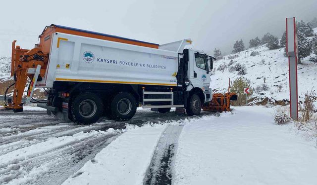 Kar yağdı, ekipler sahaya indi