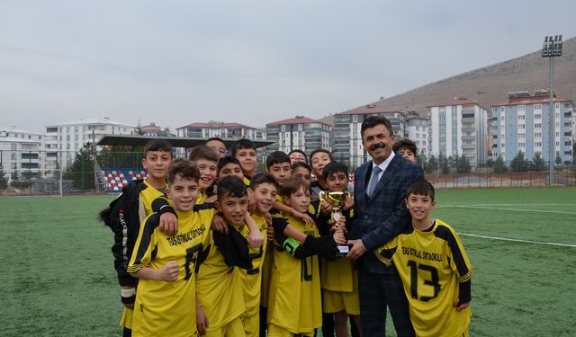 Ortaokul Futbol Turnuvası Şampiyonu: Afşin TEAŞ İstiklal