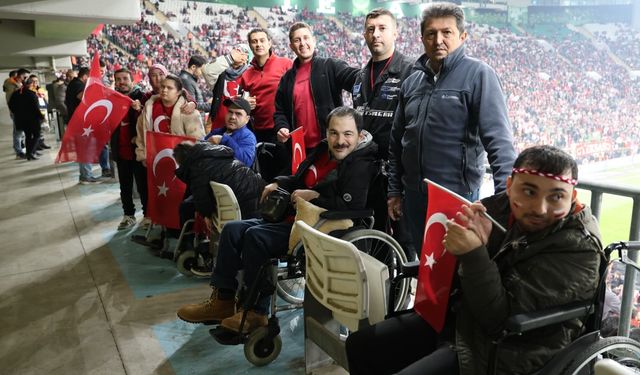 Osmangazi Belediyesi engelli bireylere milli maç heyecanı yaşattı