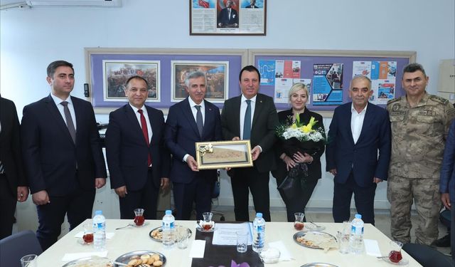 Vali Ünlüer’den Kavlaklı Mesleki Eğitim Merkezine Ziyaret