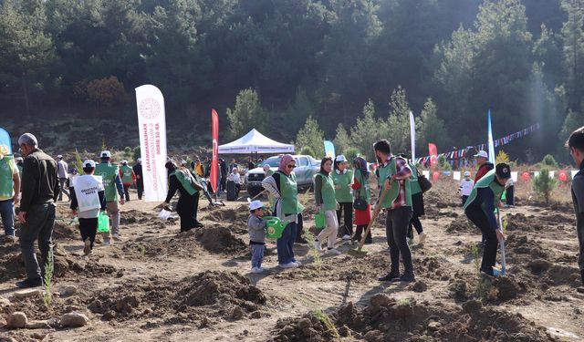 Öğretmenler ve Aileleri 24 Kasım’da “Yeşil Vatan” İçin Fidan Dikti