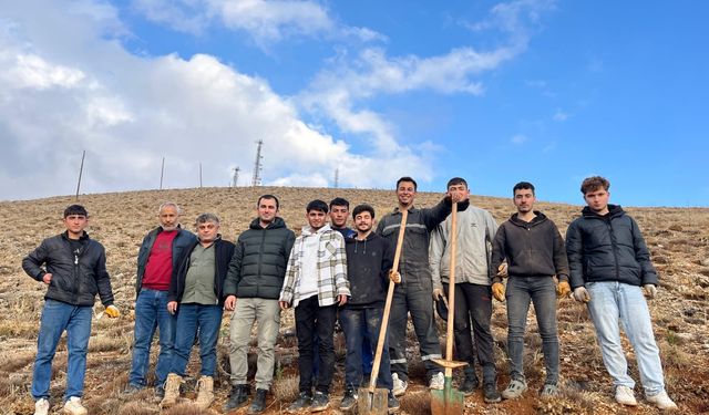 Afşin’de Anahtar Parti’den Fidan Dikimi ve Çevre Temizliği Etkinliği