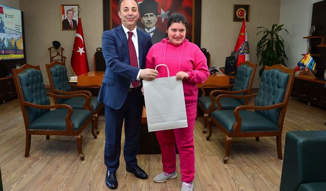 Adana İl Emniyet Müdürü Arıkan polislerin özel gereksinimli çocuklarını ağırladı