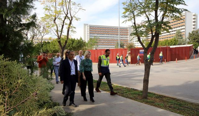 Akdeniz Üniversitesi Rektörü Prof. Dr. Özkan, üniversite hastanesinin inşaat alanını gezdi