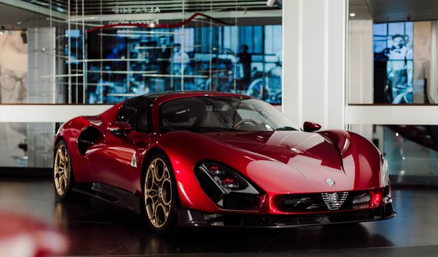 Alfa Romeo'nun 33 Stradale modeli müzeye geri dönüyor