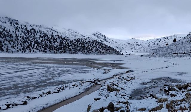 Antalya'nın yüksek kesimleri beyaza büründü