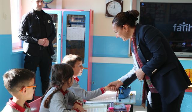 Burdur Valisi Bilgihan Gölhisar'da köyleri ziyaret etti