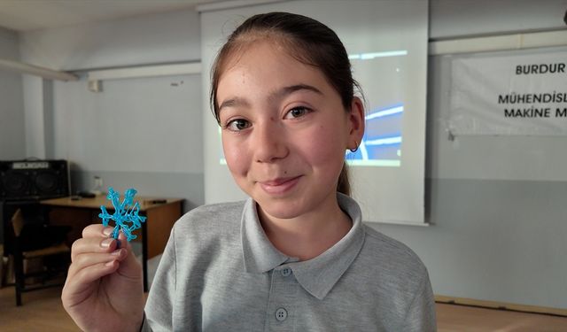 Burdur'da köy okulu öğrencileri ilk kez sanal gerçeklik gözlükle tanıştı