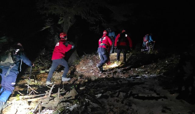 Adana'da dağda mahsur kalan 3 kişi kurtarıldı