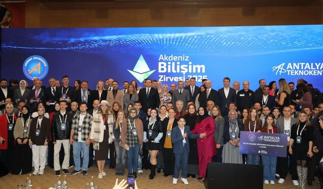 9. Akdeniz Bilişim Zirvesi başladı, geleceğin teknolojisi Antalya’da masaya yatırılıyor