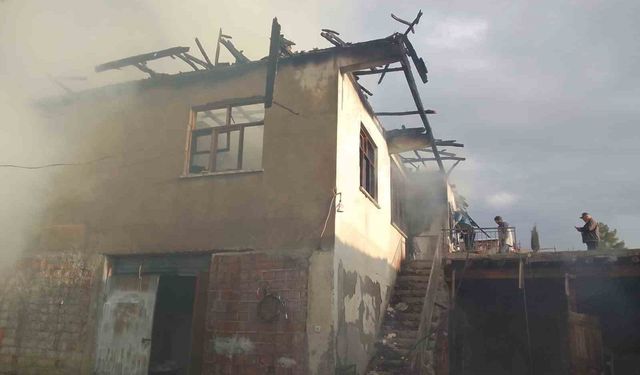 Burdur'da ev yangını