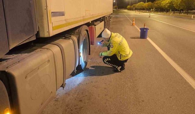 Burdur’da yük taşıyan araçlara yönelik denetimde 25 araç ve sürücüsüne idari ceza
