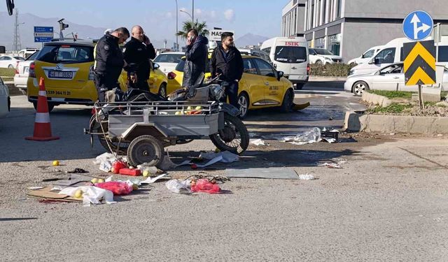 Taksi ile sepetli motosiklet çarpıştı: 2 yaralı