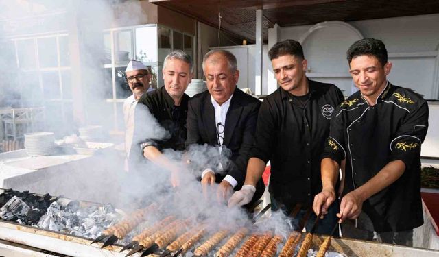 Tescilli Adana Kebabı Ustalık Eğitimini 12’si kadın 50 kursiyer başarıyla tamamladı