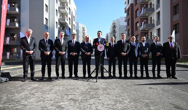 Bakan Kurum: “Deprem Bölgesinde Son Tuğlalar Konuluyor”