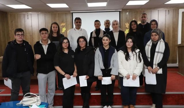 Gençler Kürsüde Projesi Okul Yarışmaları Devam Ediyor