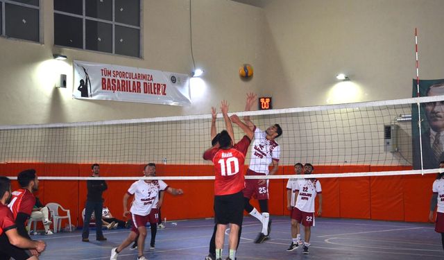 Afşin’de 2. Voleybol Halk Turnuvası Heyecanı Sürüyor