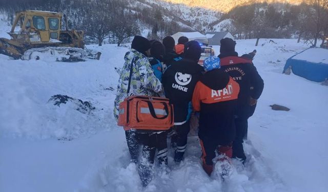 18 Saatlik Zorlu Operasyonla Mahsur Kalan Hasta Kurtarıldı